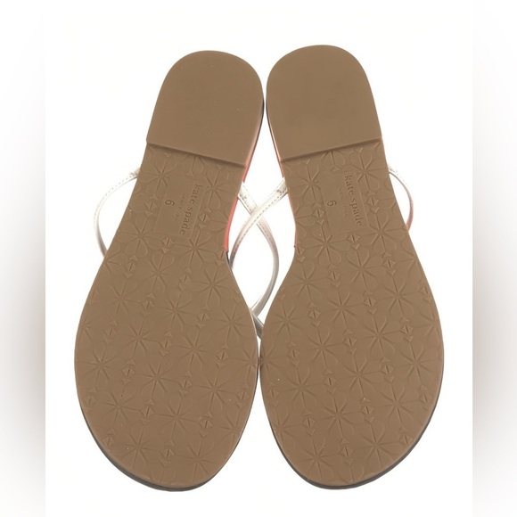 Kate Spade New York Women's Navy and Red Leather Flip Flops Sandals - Size 7 - Picture 3 of 3